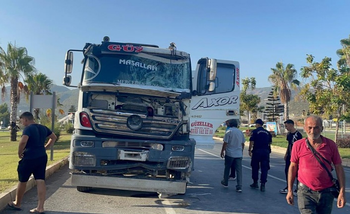 KONTROLDEN ÇIKAN BETON MİKSER ÖNÜNE GELENİ YIKIP GEÇTİ