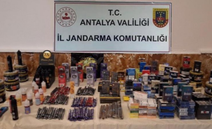 Manavgat'ta kaçak tütün ve elektronik sigara operasyonu