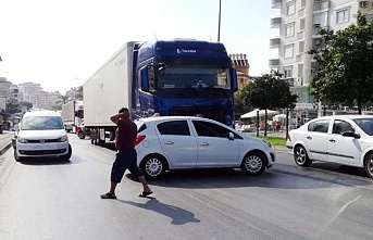 Alanya’da TIR ile otomobil çarpıştı!