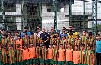 Çavuşoğlu’ndan futbol okulu ziyareti