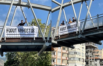 Yılmaz, üst geçitlere ‘Hudut Namustur’ yazılı pankart astı
