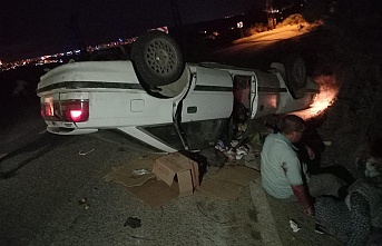 Alanya'da virajı alamayan otomobil takla attı: 1 yaralı