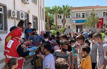 Alanya Kızılay öğrencilere eğitimin ilk gününde destek oldu