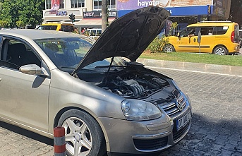 Alanya’da seyir halindeki otomobil yandı