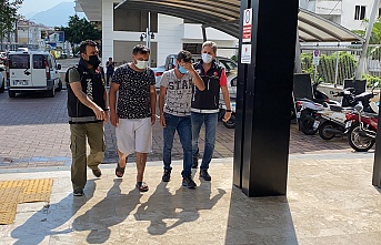 Alanya’da uyuşturucuyla yakalanan iki kardeş adliyede
