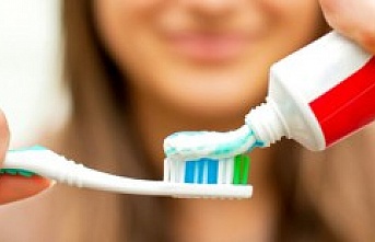 Bunları yapıyorsanız dikkat! Diş fırçalarken yapılan hatalar