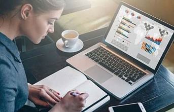 Online eğitim alanlar dikkat! Ekran ışığı akne oluşumunu tetikliyor
