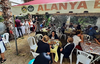 ÇYDD’den Alanya’daki öğrenciler yararına kahvaltı