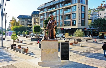 Alanya'da Kaygusuz Abdal heykeli Hacet meydanına yerleştirildi