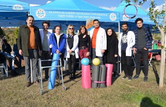 Alanya’da üniversiteli gençler aşılama kampanyasına yoğun ilgi gösterdi