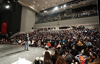 İzgören: "Sanatı ve edebiyatı hayatımıza katmalıyız"