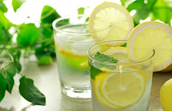 Sabahları aç karnına limonlu su içmek o hastalığı yok ediyor!