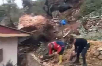 Alanya’da sağanak ile kopan kaya parçası eve düştü!