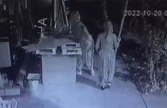 Alanya’da kadın hırsızlar kameraya yakalandı !