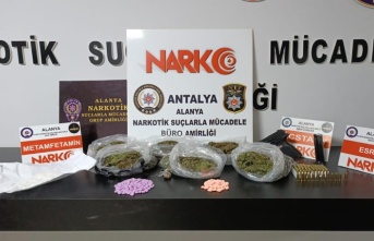 Alanya’da Araçtan Çıkanlar Şok Etti!