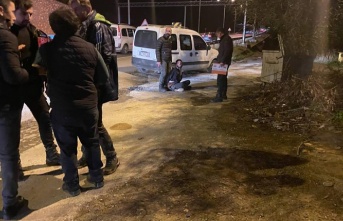 Polislere defalarca ateş eden saldırganın silahından çıkan 5 kurşun, polis otosuna isabet etti!