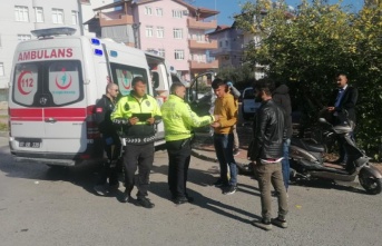 Kaza yapan motosiklet sürücüsü kaskı sayesinde ölümden döndü!