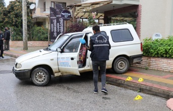 Alanya'da aracıyla seyir halindeyken silahla kurşunlandı!