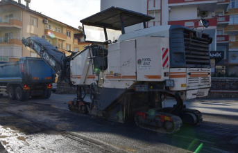 BAŞKAN YÜCEL ASFALT YENİLEME ÇALIŞMASININ STARTINI VERDİ