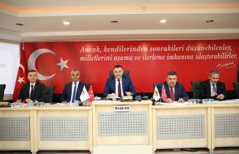 BAŞKAN YÜCEL MECLİSTE ADETA ŞOV YAPTI: 2022 VE 2023 PROJELERİ AYAKTA ALKIŞLANDI