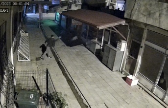 İş yerinin camını taşla kırdı, içerdeki bağış kutusunu çaldı!