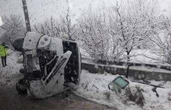 Minibüs devrildi, 5 öğretmen ve 1 öğrenci yaralandı!