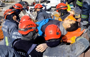 Antalya Büyükşehir Belediyesi İtfaiyesi, deprem bölgesinde 79 kişiyi kurtardı