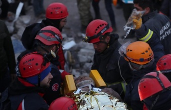 Hatay’da abla kardeş 86’ıncı saatte enkazdan sağ çıkarıldı!