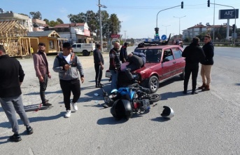 Kazada otomobil üzerine düşen yaralının hali görenleri hayrete düşürdü!