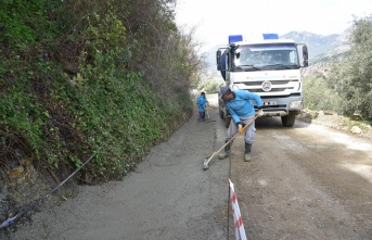 Alanya'da şarampol betonlama çalışması devam ediyor