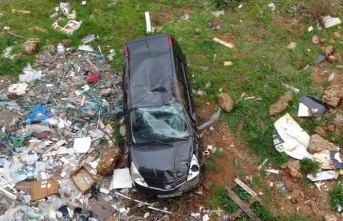 Kontrolden çıkan otomobil 10 metreden aşağıya uçtu: 1 yaralı!