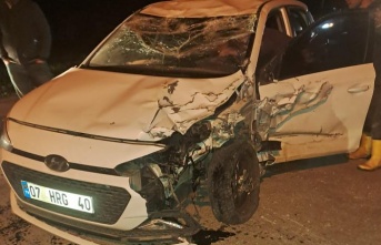Trafik kazası sonrası otomobil alev alev yandı: 4 yaralı!