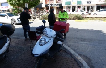 Yaya geçidinden geçen yaşlı Alman kadına motosikletli kurye çarptı!