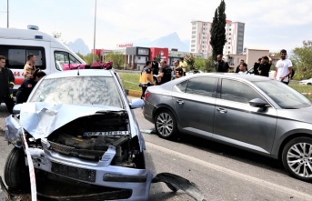 4 aracın karıştığı, 7 kişinin yaralandığı kazada can pazarı yaşandı !