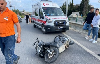 Alanya'da çarptığı motosiklet sürücüsünü yaralayıp, olay yerinden kaçtı !