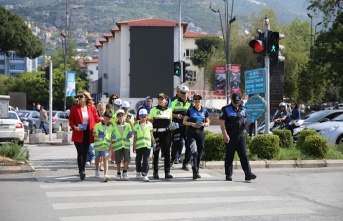 ALANYA BELEDİYESİ’NİN OKULLARDAKİ TRAFİK EĞİTİMİ SÜRÜYOR