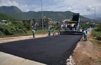 Alanya Belediyesi'nin asfalt çalışmaları Çıplaklı'da devam ediyor
