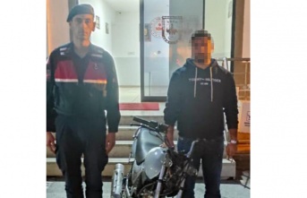 Kırmızı Motosikleti Maviye Boyayan Hırsız, Jandarma Engeline Takıldı