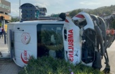 Alanya’da ambulans ile kamyonet çarpıştı: 8 yaralı
