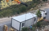 BAŞKAN YÜCEL’DEN İHTİYAÇ SAHİBİ YAŞLI KADINA KONTEYNER EV