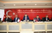 BAŞKAN YÜCEL MECLİSTE ADETA ŞOV YAPTI: 2022 VE 2023 PROJELERİ AYAKTA ALKIŞLANDI