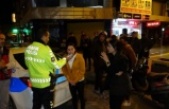 Kamyonetin Altında Kalmaktan Son Saniye Kurtuldular
