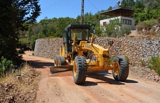 Alanya Mahmutseydi’de alt yapısı biten yola asfalt