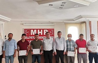 Alanya MHP’de mahalle başkanları belgelerini aldı