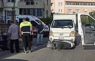 Alanya’da kamyonet ile motosiklet çarpıştı:...