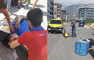 Alanya’da paket servisçi taksiyle çarpıştı