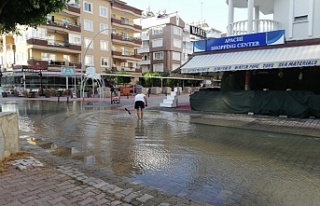 Alanya’da su borusu patladı! Mahalle sular altında...