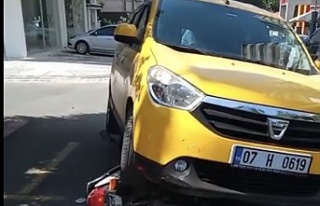 Alanya’da ticari taksi ile motosiklet çarpıştı:...