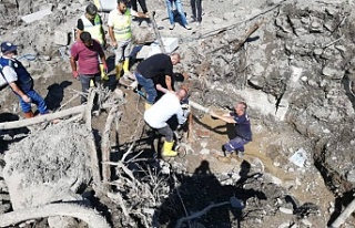 Antalya Büyükşehir’in yardım aracı sel bölgesine...