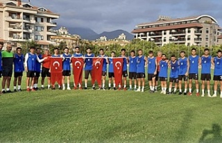 Kestelspor’dan bayraklı kutlama